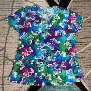 Multicolor GT performance scrub top